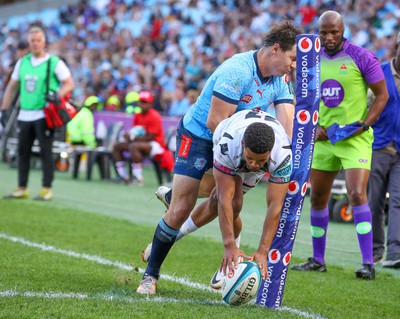 270424 - Vodacom Bulls v Ospreys - United Rugby Championship - Keelan Giles of Ospreys scores a try despite the tackle of Chris Smith of the Vodacom Blue Bulls