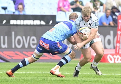 270925 - Vodacom Bulls v Ospreys, United Rugby Championship - Keiran Williams of Ospreys is tackled by JJ Theron of Bulls 