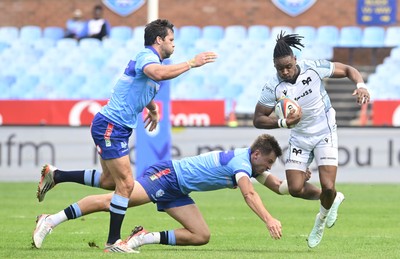 270925 - Vodacom Bulls v Ospreys, United Rugby Championship - Dan Kasende of Ospreys 