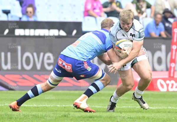 270925 - Vodacom Bulls v Ospreys, United Rugby Championship - Keiran Williams of Ospreys is tackled by JJ Theron of Bulls 