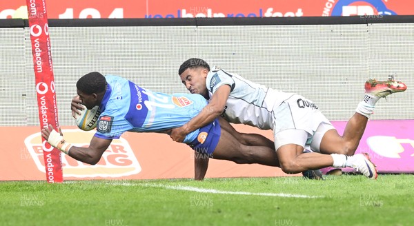 270925 - Vodacom Bulls v Ospreys, United Rugby Championship - Cheswill Jooste of the Bulls scores a try