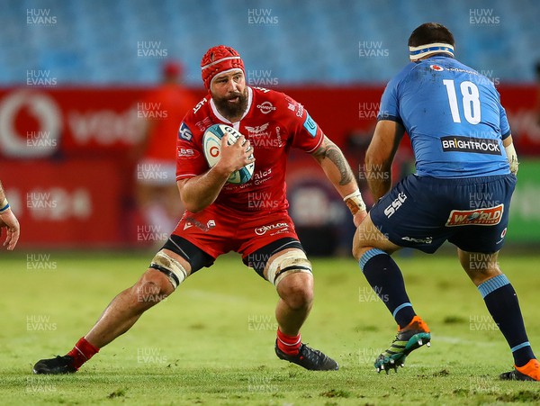 180322 - Vodacom Bulls v Scarlets - United Rugby Championship - Blade Thomson of the Scarlets looking to run