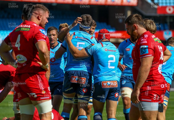 180322 - Vodacom Bulls v Scarlets - United Rugby Championship - Congratulation all around after the try scored by Ruan Nortje of the Vodacom Blue Bulls
