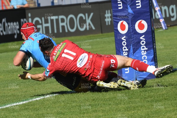 180322 - Vodacom Bulls v Scarlets - United Rugby Championship - Johan Grobbelaar of the Bulls scores a try