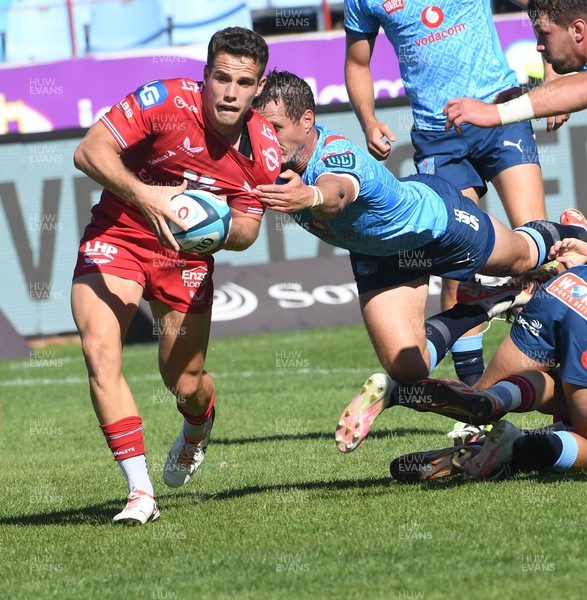 180322 - Vodacom Bulls v Scarlets - United Rugby Championship - Kieran Hardy of the Scarlets tries to evade a tackle 