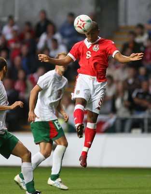 150806Wales v Bulgaria International Friendly, The Liberty Stadium, Swansea -  Wales' Robert Earnshaw heads across the goalmouth 