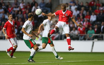150806Wales v Bulgaria International Friendly, The Liberty Stadium, Swansea -  Wales' Robert Earnshaw heads across the goalmouth 
