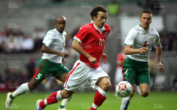 150806Wales v Bulgaria International Friendly, The Liberty Stadium, Swansea -  Wales' Simon Davies breaks away 