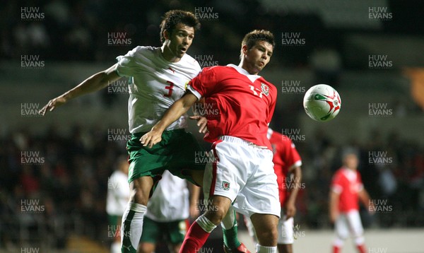 150806Wales v Bulgaria International Friendly, The Liberty Stadium, Swansea -  Wales' Joe Ledley is challenged by Rosen Kirilov 