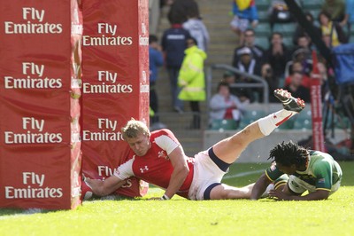 22.05.11 Wales v South Africa, Twickenham Sevens ... Jevon Groves scores try. 