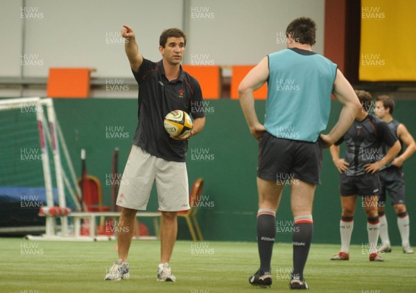 10.07.08 - Wales Sevens Training - Coach, Gareth Baber makes a point during training. 