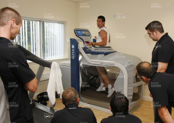 07.09.10 Wales 7's Commonwealth Training Squad - The Medical Rehabilitation unit: Hedly Hall -  Rehabilitation officer Sergeant James demonstrates The Alter Anti-Gravity treadmill to Wales' 7's management.   