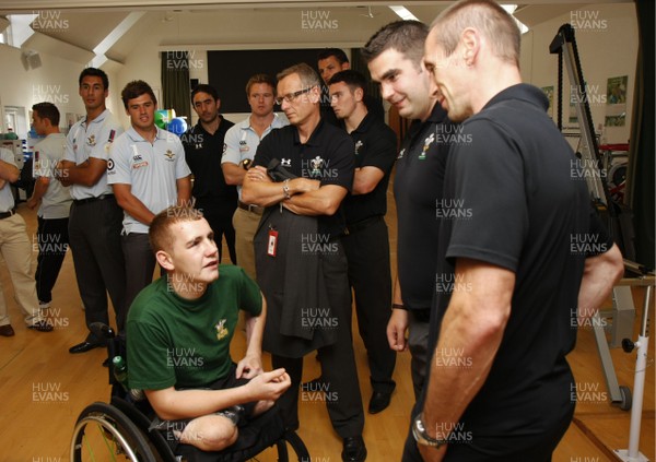 07.09.10 Wales 7's Commonwealth Training Squad - The Medical Rehabilitation unit: Hedly Hall -  Fusilier Stocker chats with Wales 7's coaching staff.  