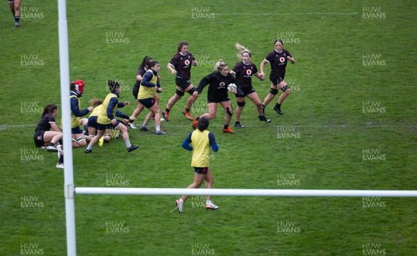 171023 - Wales Women and France Women combined training session - Hannah Bluck leads the attack during a combined training session at Rugby League Park in Wellington against France Women ahead of their first matches in WXV1
