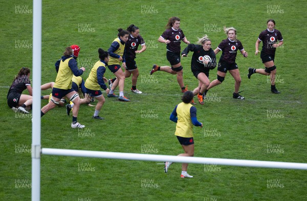 171023 - Wales Women and France Women combined training session - Hannah Bluck leads the attack during a combined training session at Rugby League Park in Wellington against France Women ahead of their first matches in WXV1