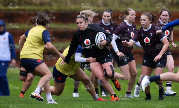 171023 - Wales Women and France Women combined training session - Hannah Bluck breaks during a combined training session at Rugby League Park in Wellington against France Women ahead of their first matches in WXV1
