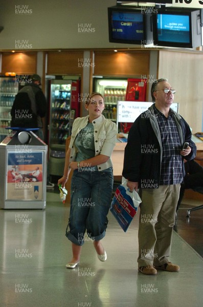 270206  Charlotte Church meets up with Gavin Henson after missing her flight at Dublin Airport       