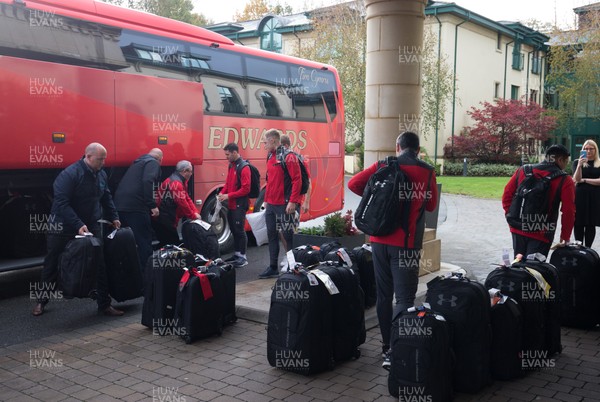 041119 - The Wales World Cup rugby squad arrive back at the Vale Hotel from Japan