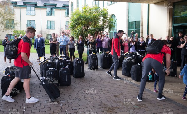 041119 - Vale Hotel staff welcome the team as the Wales World Cup rugby squad arrive back at the Vale Hotel from Japan