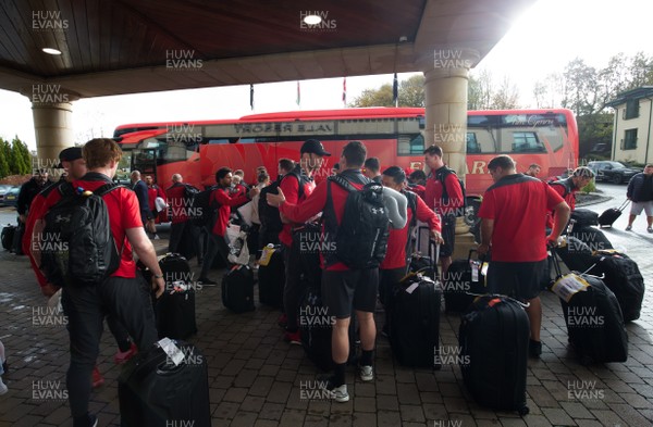 041119 - The Wales World Cup rugby squad arrive back at the Vale Hotel from Japan