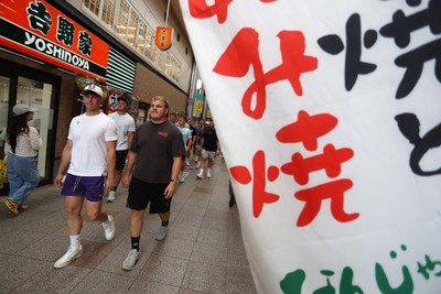 260625 - Wales Rugby arrive in Kitakyushu - Tom Rogers and Archie Griffin