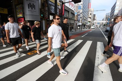 260625 - Wales Rugby arrive in Kitakyushu - Rhodri Williams
