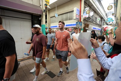 260625 - Wales Rugby arrive in Kitakyushu - James Ratti