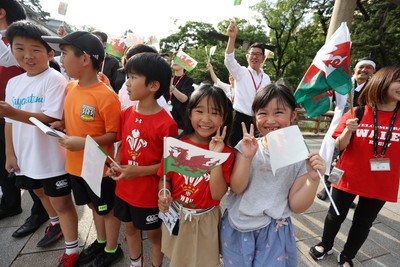 260625 - Wales Rugby arrive in Kitakyushu - Fans