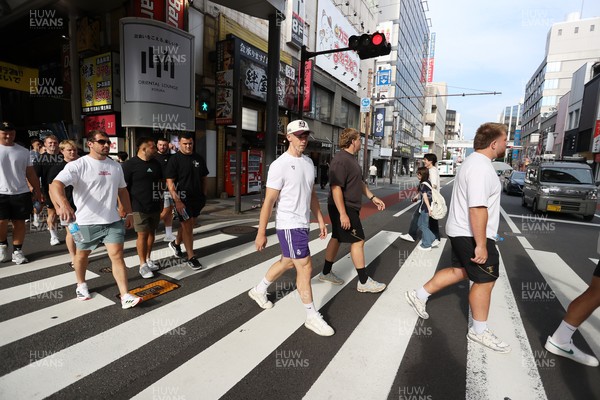 260625 - Wales Rugby arrive in Kitakyushu - Tom Rogers