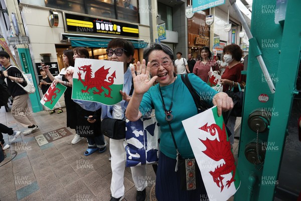 260625 - Wales Rugby arrive in Kitakyushu - Fans