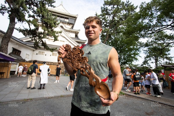 260625 - Wales Rugby arrive in Kitakyushu - Macs Page with the love spoon