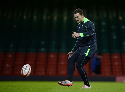 071114 - Wales Captains Run - George North during training