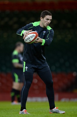 071114 - Wales Captains Run - George North during training