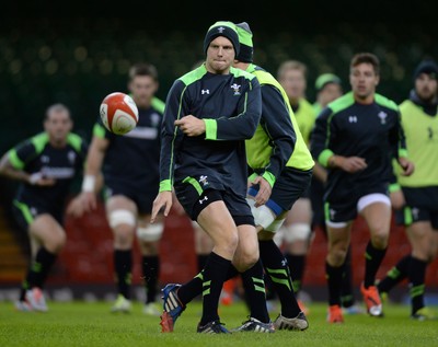 071114 - Wales Captains Run - Dan Biggar during training