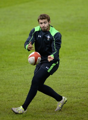 071114 - Wales Captains Run - Leigh Halfpenny during training