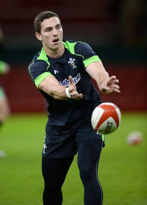 071114 - Wales Rugby Training -George North during training