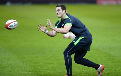 071114 - Wales Rugby Training -George North during training