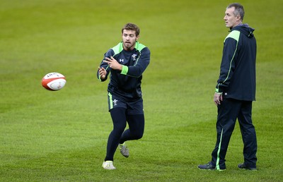 071114 - Wales Rugby Training -Leigh Halfpenny during training