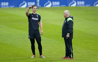 071114 - Wales Rugby Training -George North and Warren Gatland during training