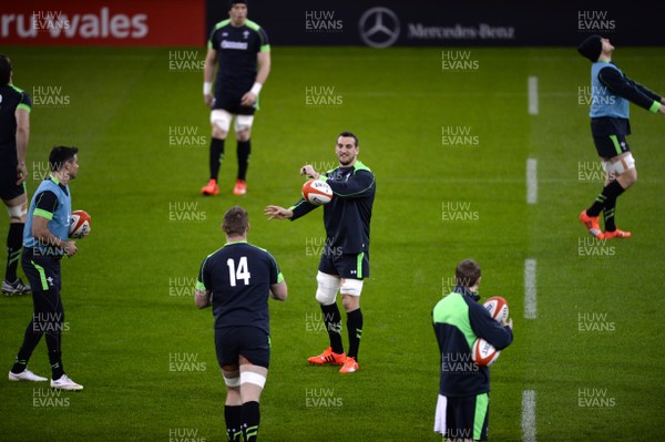 130315 - Wales Rugby Training -Sam Warburton during training