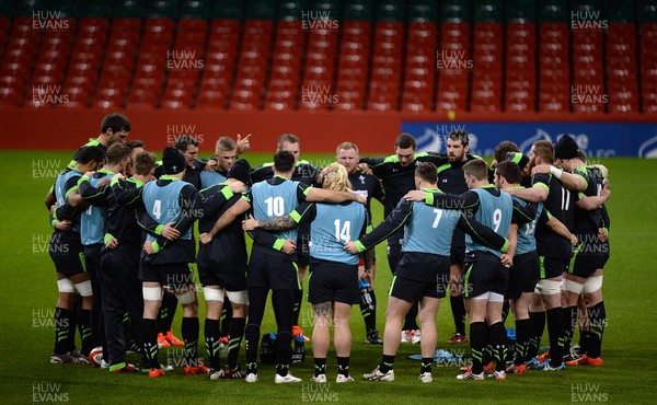 130315 - Wales Rugby Training -Sam Warburton talks to lean mates in a huddle  during training