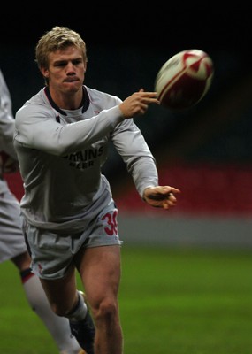 16.11.06 - Wales Rugby Training - Dwayne Peel during training 