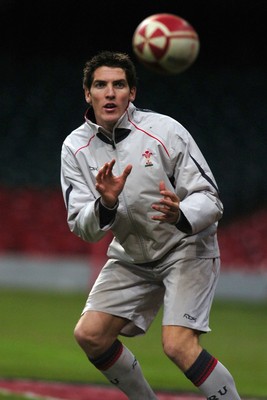 16.11.06 - Wales Rugby Training - James Hook during training 
