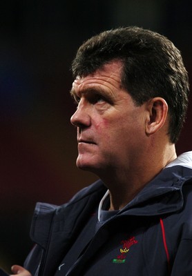 16.11.06 - Wales Rugby Training - Wales Coach, Gareth Jenkins during training 