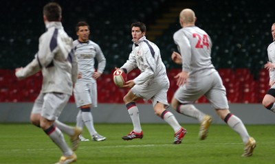 16.11.06 - Wales Rugby Training - James Hook during training 