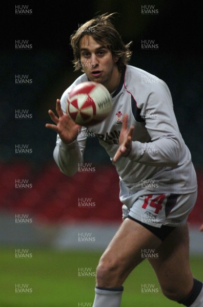 16.11.06 - Wales Rugby Training - Ryan Jones during training 