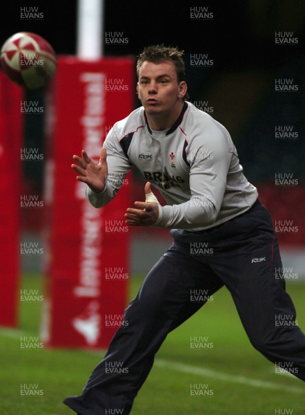 16.11.06 - Wales Rugby Training - Matthew Rees during training 