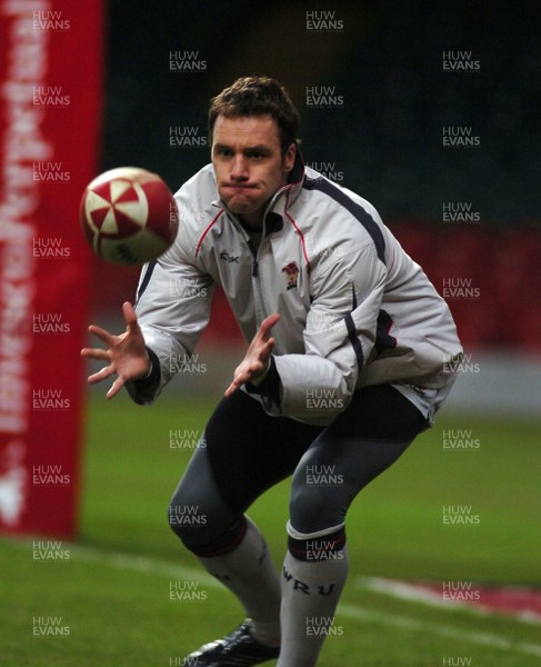 16.11.06 - Wales Rugby Training - Mark Jones during training 