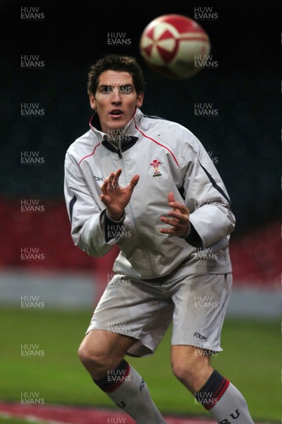 16.11.06 - Wales Rugby Training - James Hook during training 