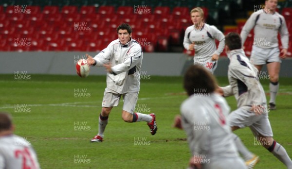 16.11.06 - Wales Rugby Training - James Hook during training 